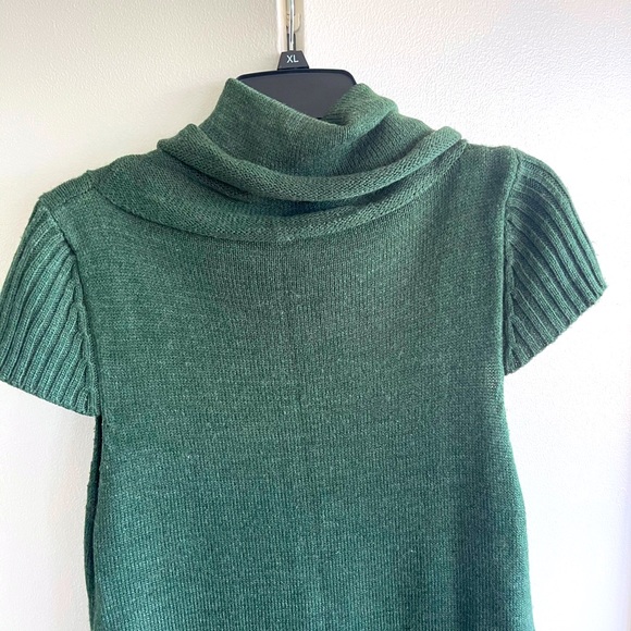 Crowl-neck Green Sweater Dress with Pockets - Picture 6 of 6